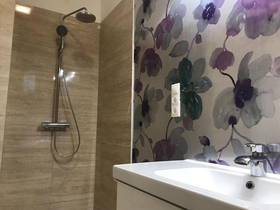 Stylish Apartment Near The River Budapest Exteriör bild